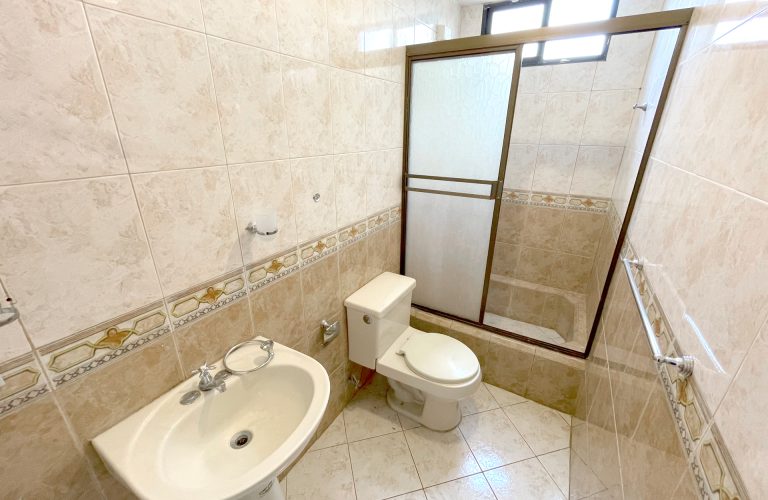 dg06-02-baño-principal